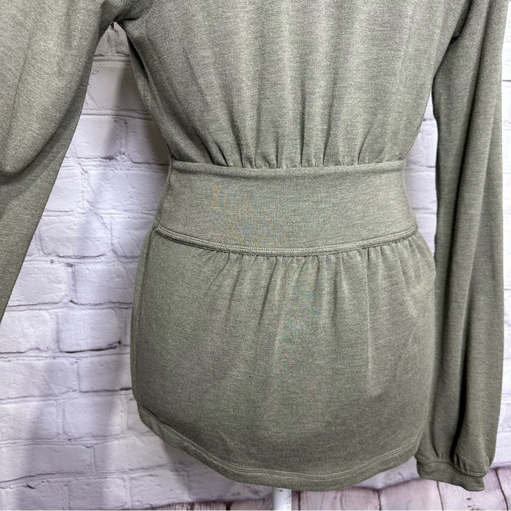 LULULEMON Dance Pulse Wrap Olive
Green - Picture 7 of 14